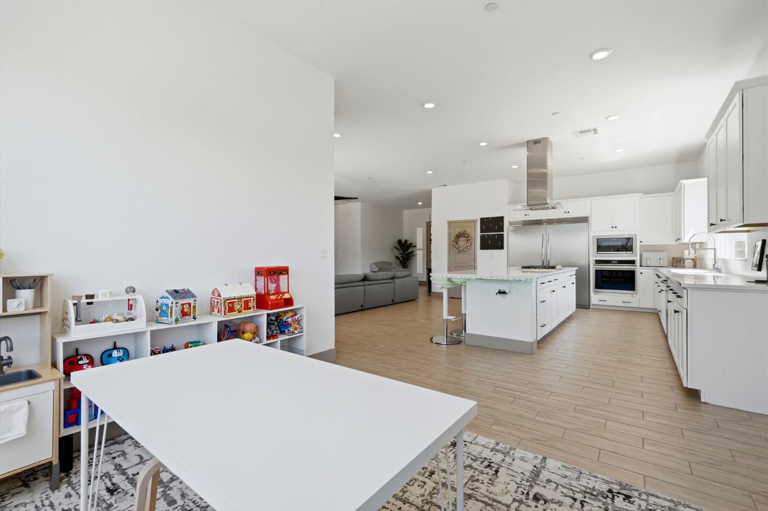 3617 N Santa Fe St, Visalia, CA 93291