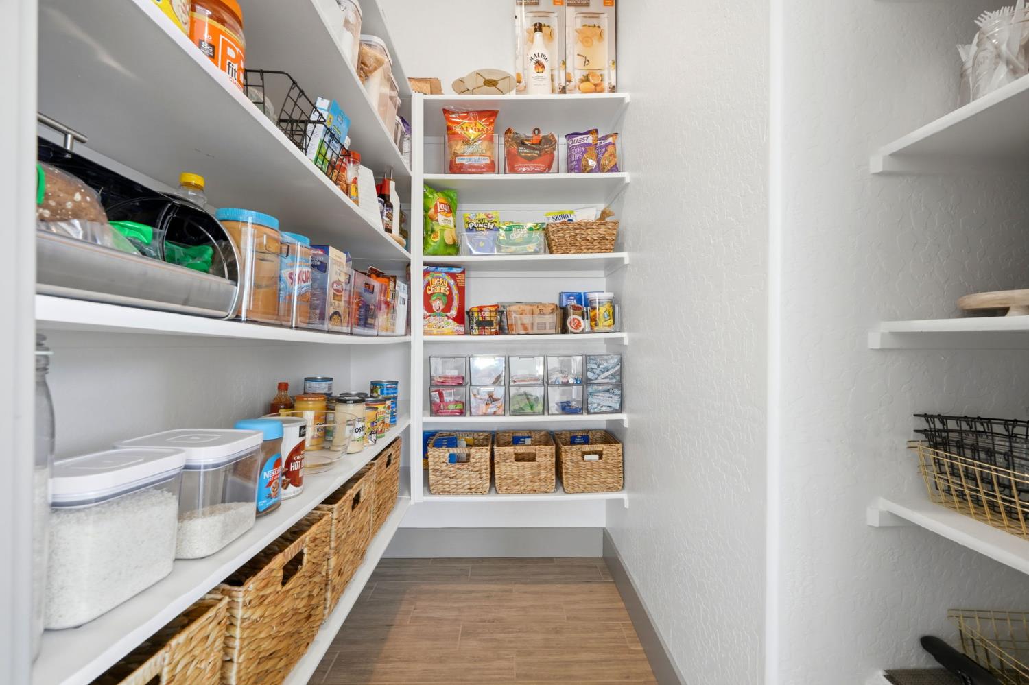 3617 N Santa Fe St, Visalia, CA 93291