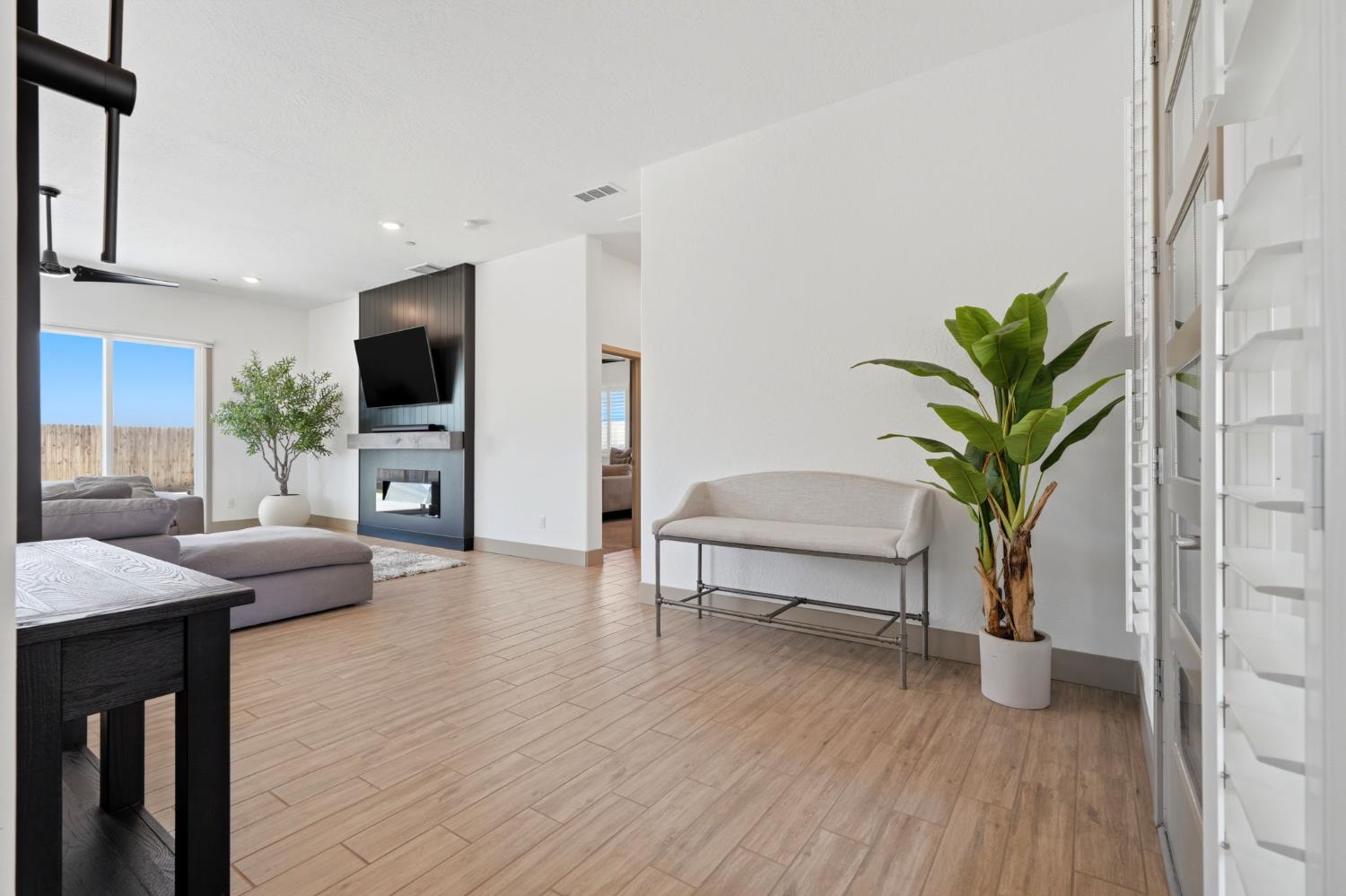 3617 N Santa Fe St, Visalia, CA 93291