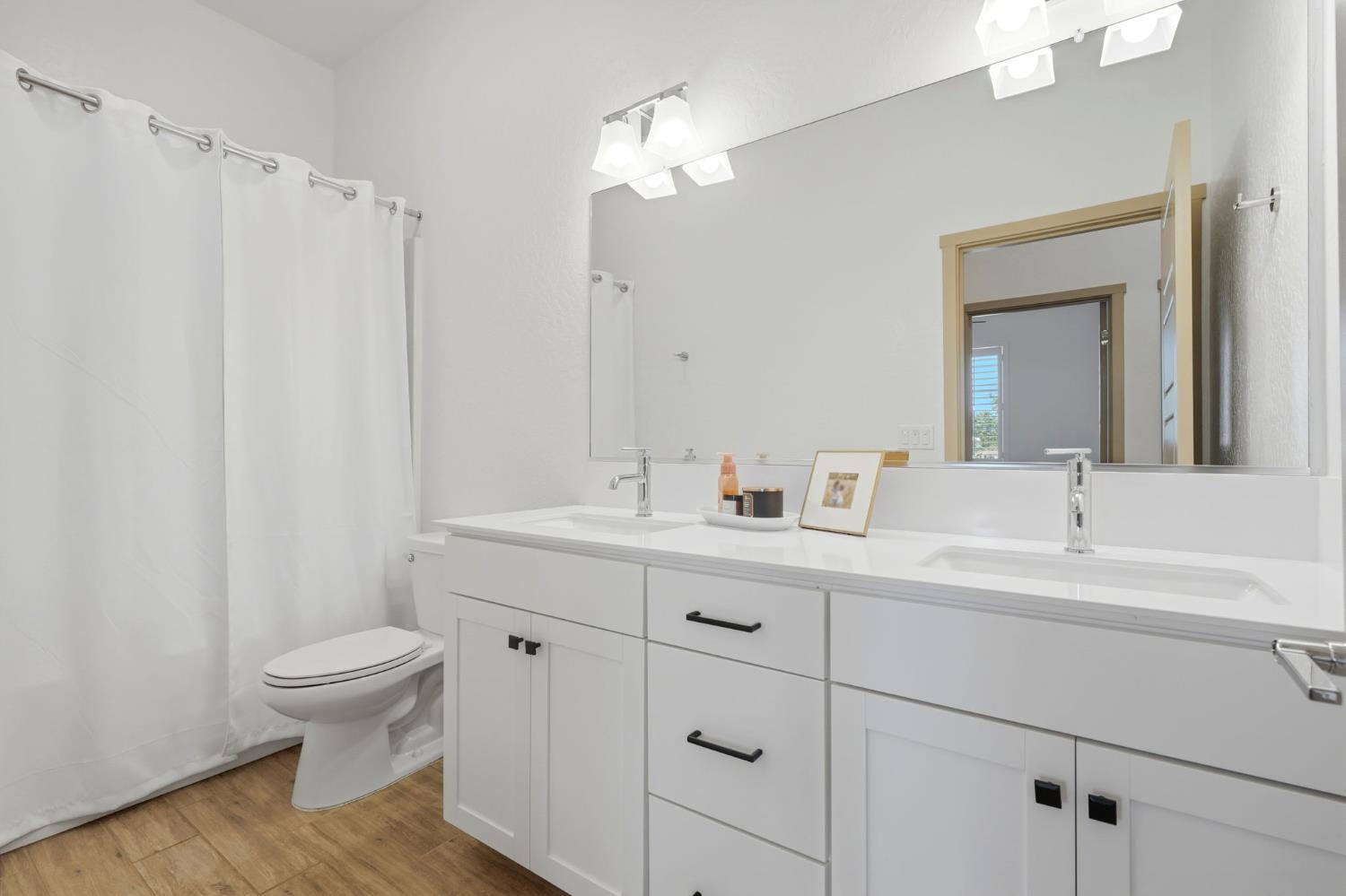 3617 N Santa Fe St, Visalia, CA 93291