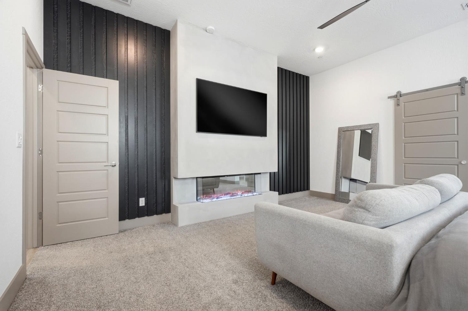 3617 N Santa Fe St, Visalia, CA 93291