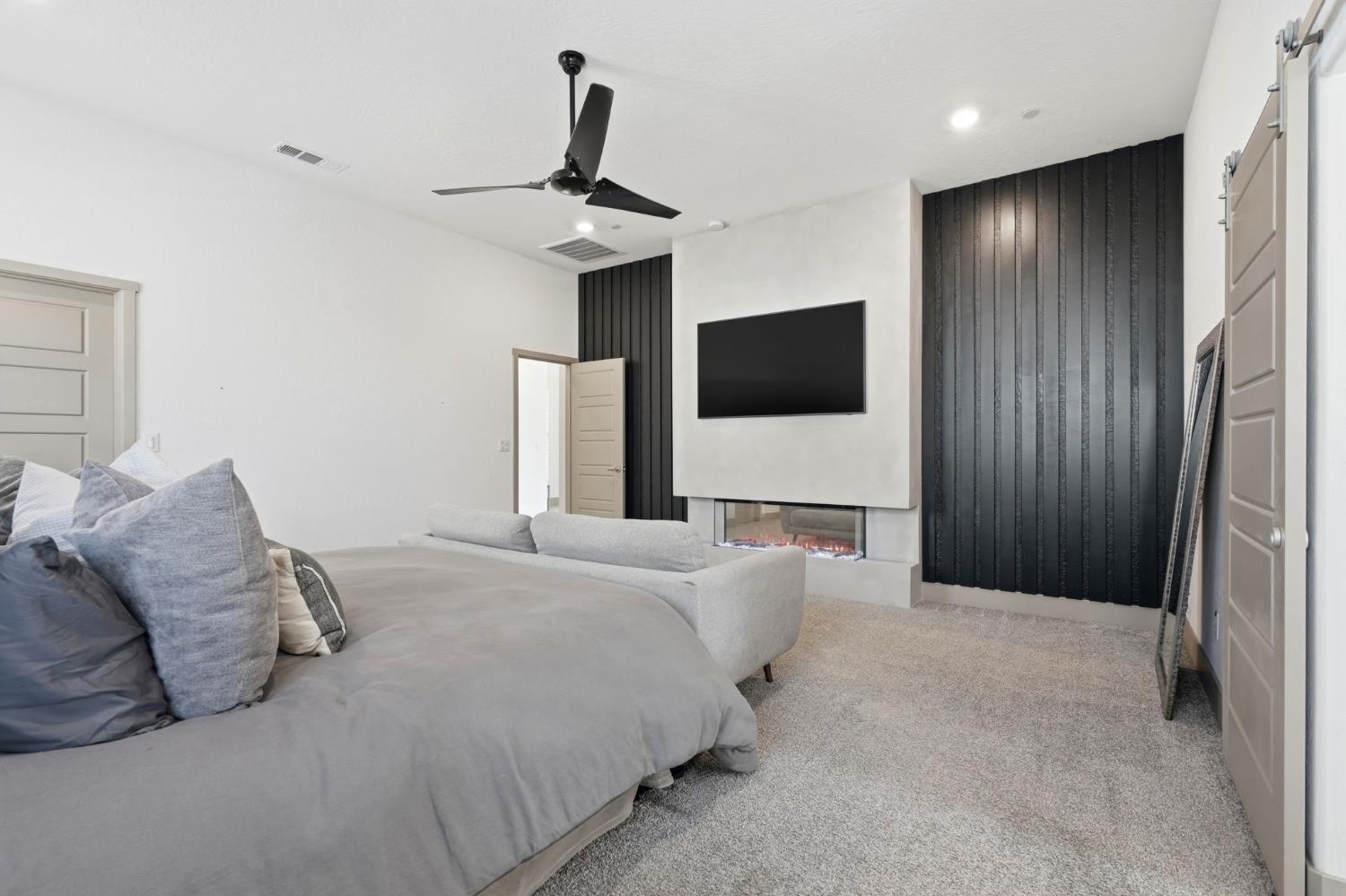 3617 N Santa Fe St, Visalia, CA 93291