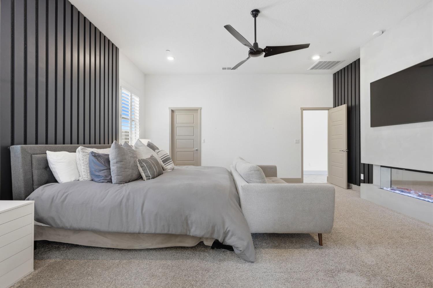 3617 N Santa Fe St, Visalia, CA 93291