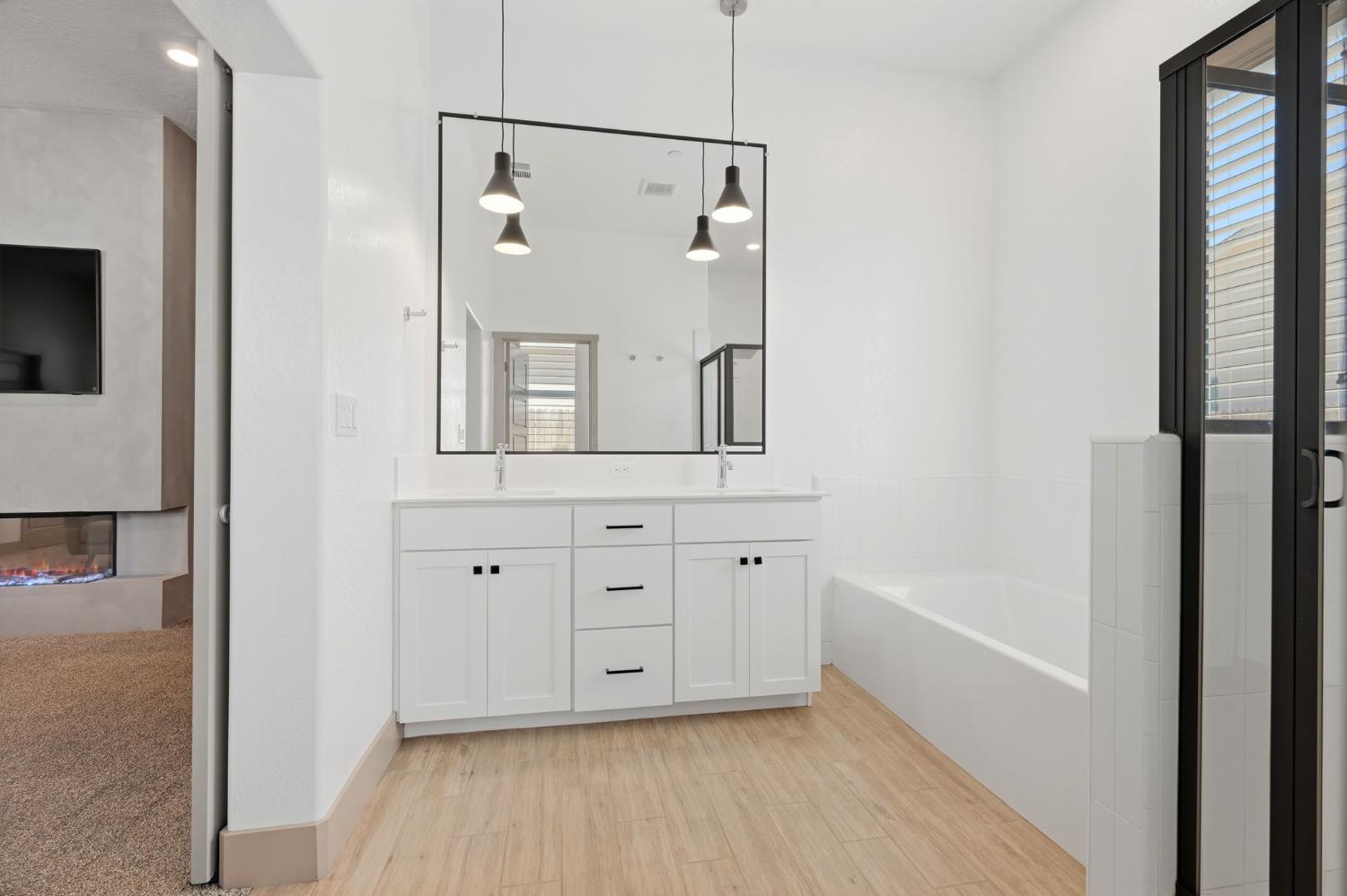 3617 N Santa Fe St, Visalia, CA 93291