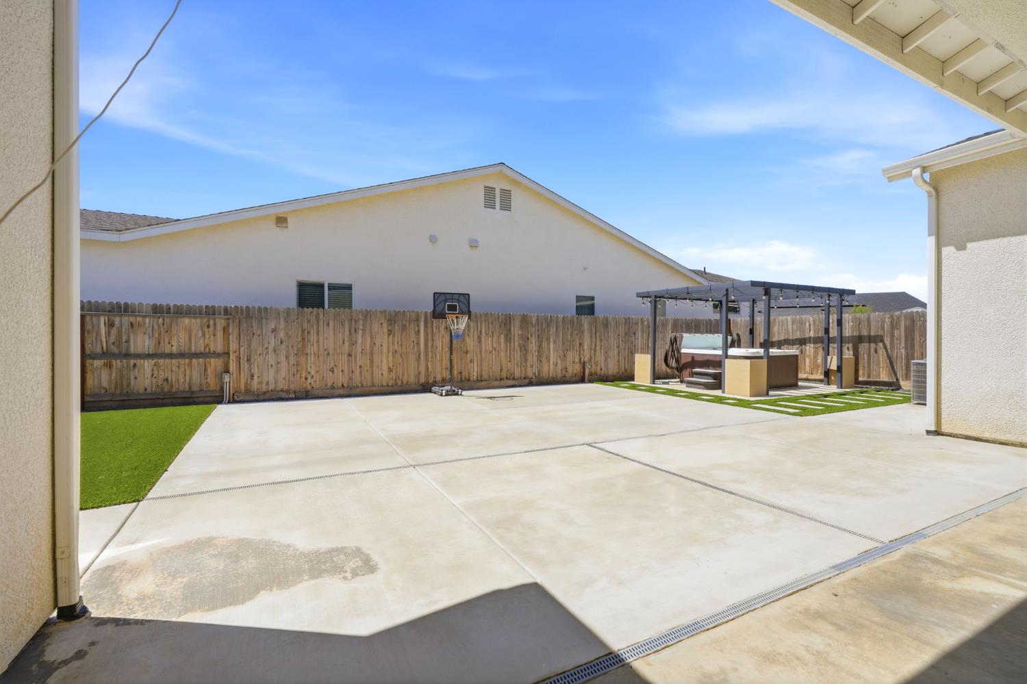3617 N Santa Fe St, Visalia, CA 93291