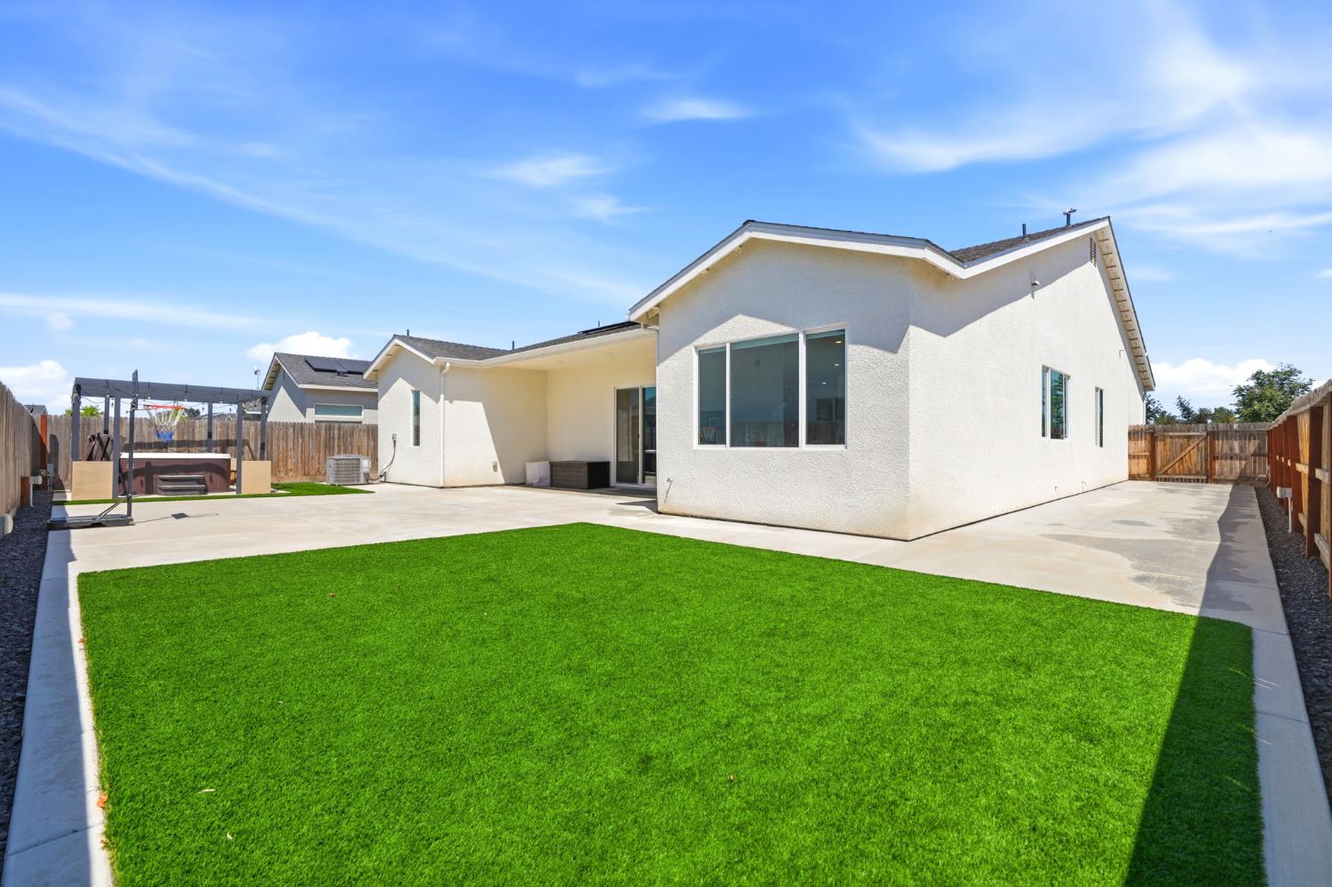 3617 N Santa Fe St, Visalia, CA 93291