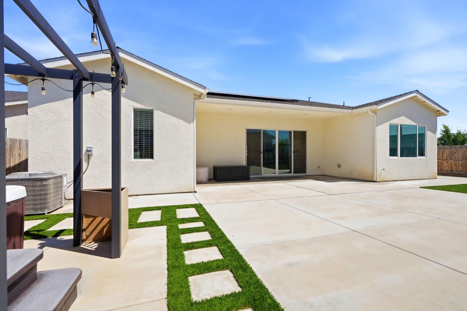 3617 N Santa Fe St, Visalia, CA 93291