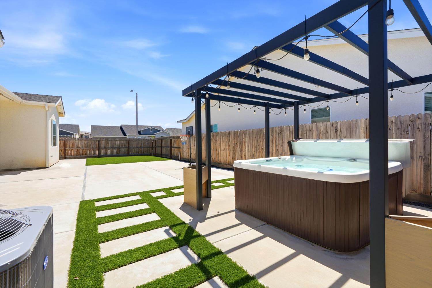 3617 N Santa Fe St, Visalia, CA 93291