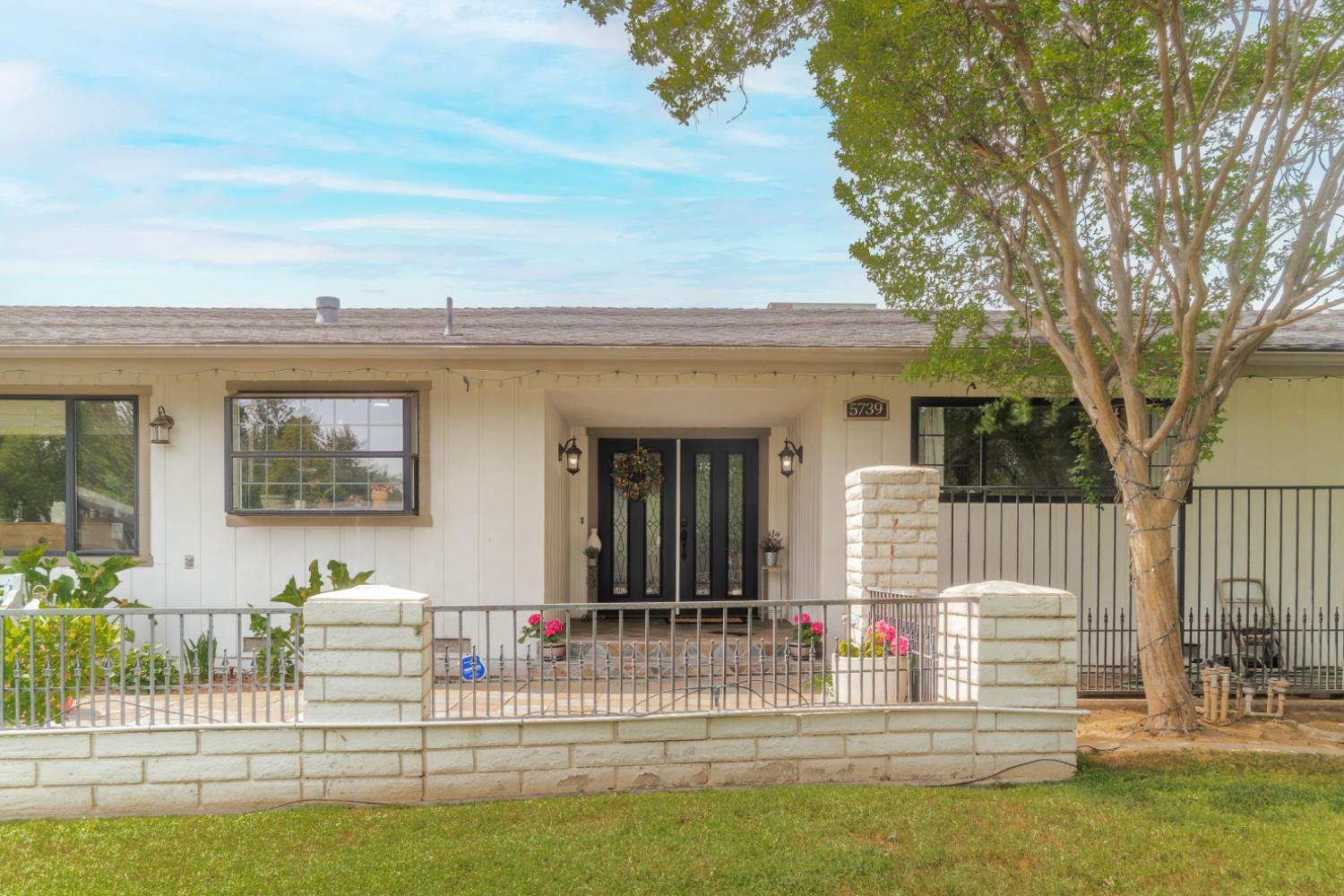 5739 N Pleasant Ave, Fresno, CA 93711