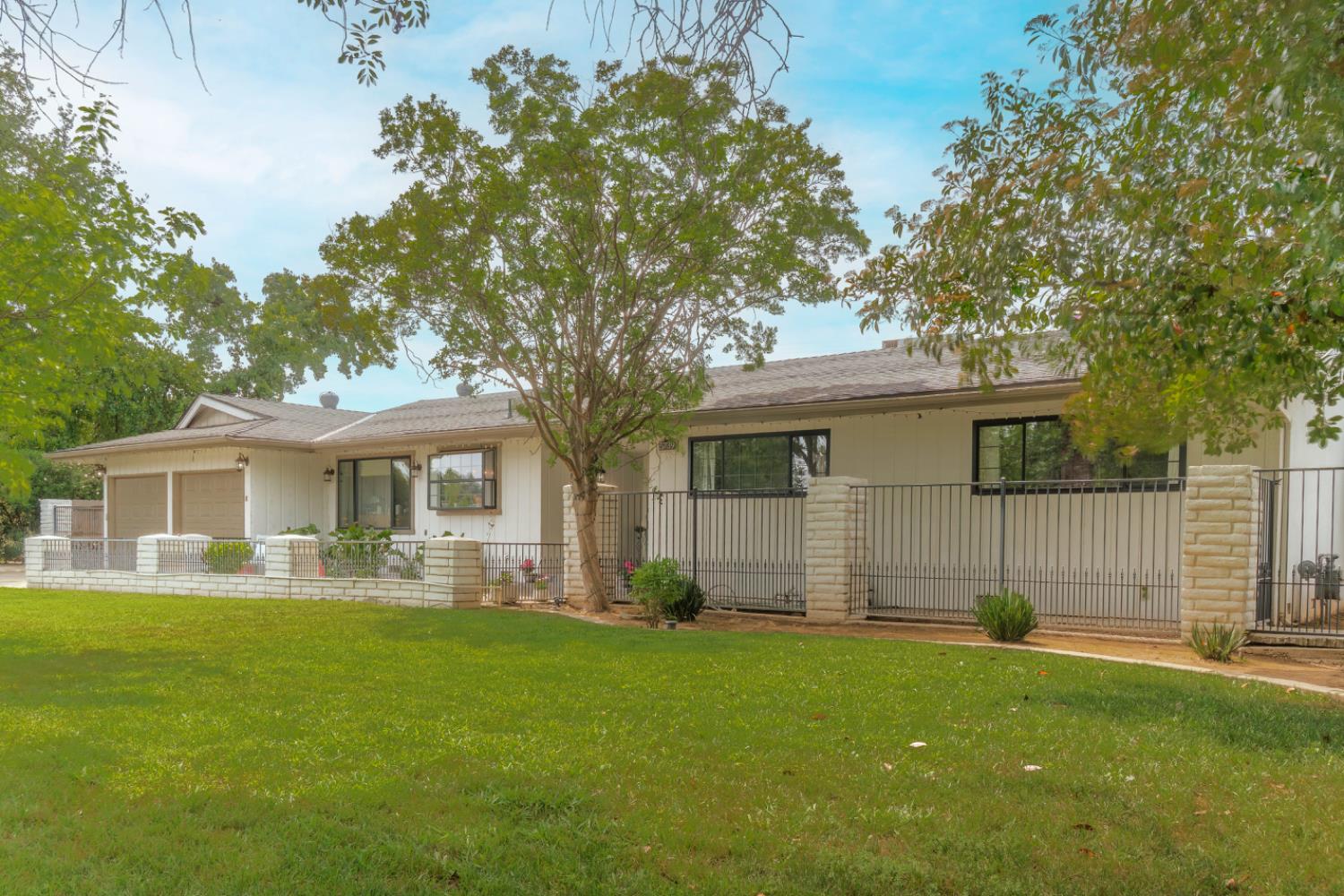 5739 N Pleasant Ave, Fresno, CA 93711