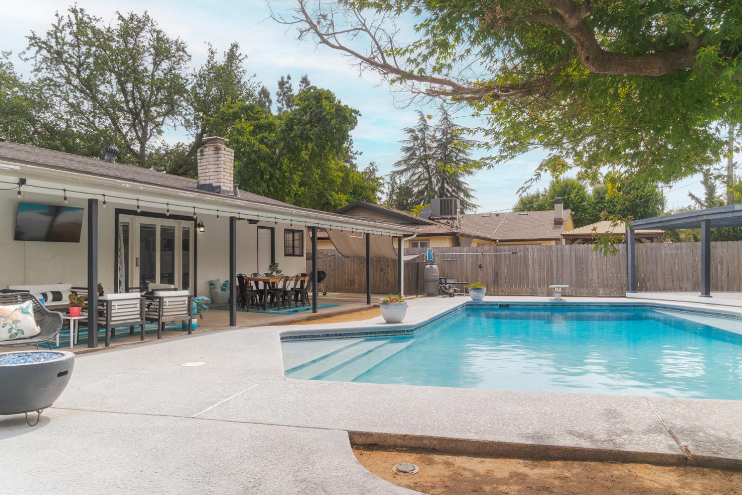 5739 N Pleasant Ave, Fresno, CA 93711