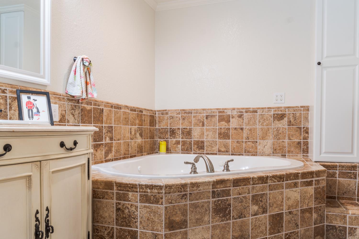 5739 N Pleasant Ave, Fresno, CA 93711