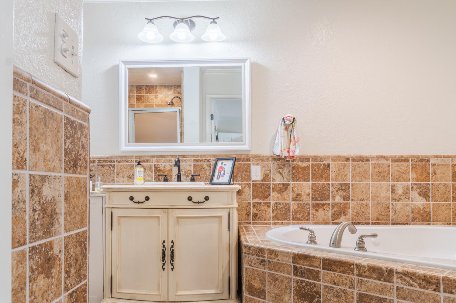 5739 N Pleasant Ave, Fresno, CA 93711