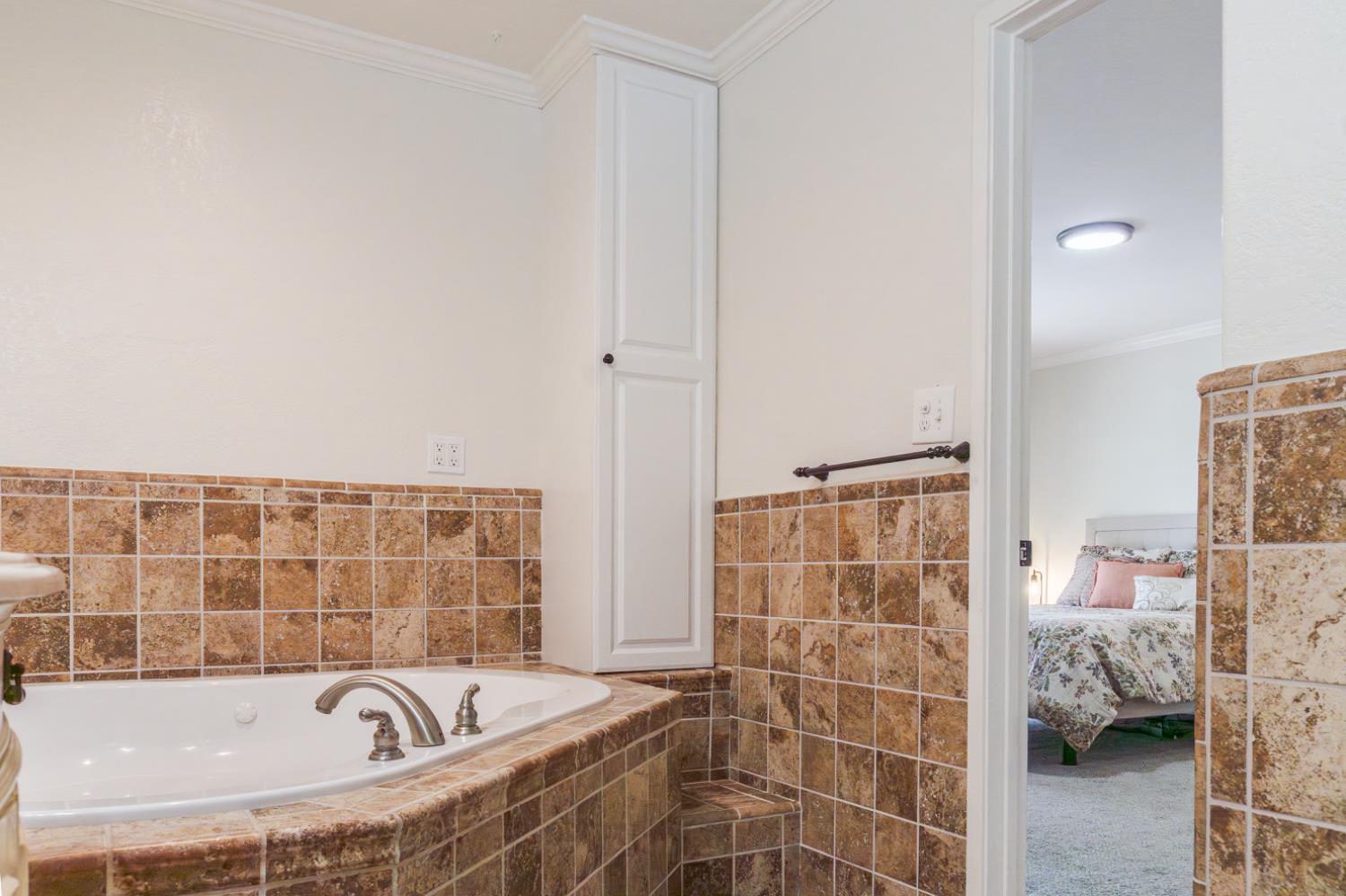 5739 N Pleasant Ave, Fresno, CA 93711