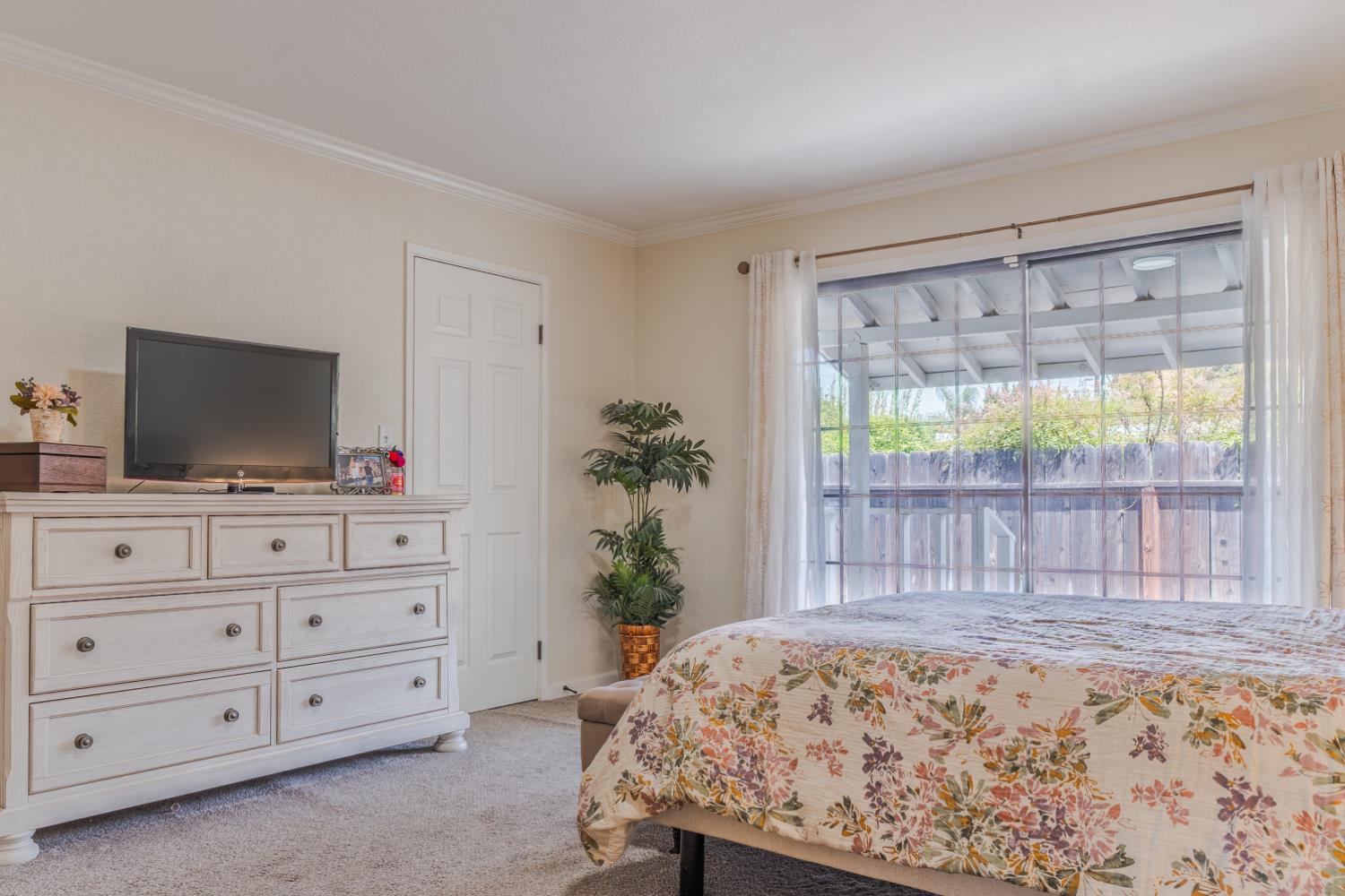 5739 N Pleasant Ave, Fresno, CA 93711