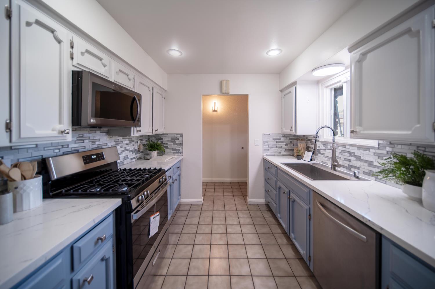 4421 N Woodrow Ave, Fresno, CA 93726