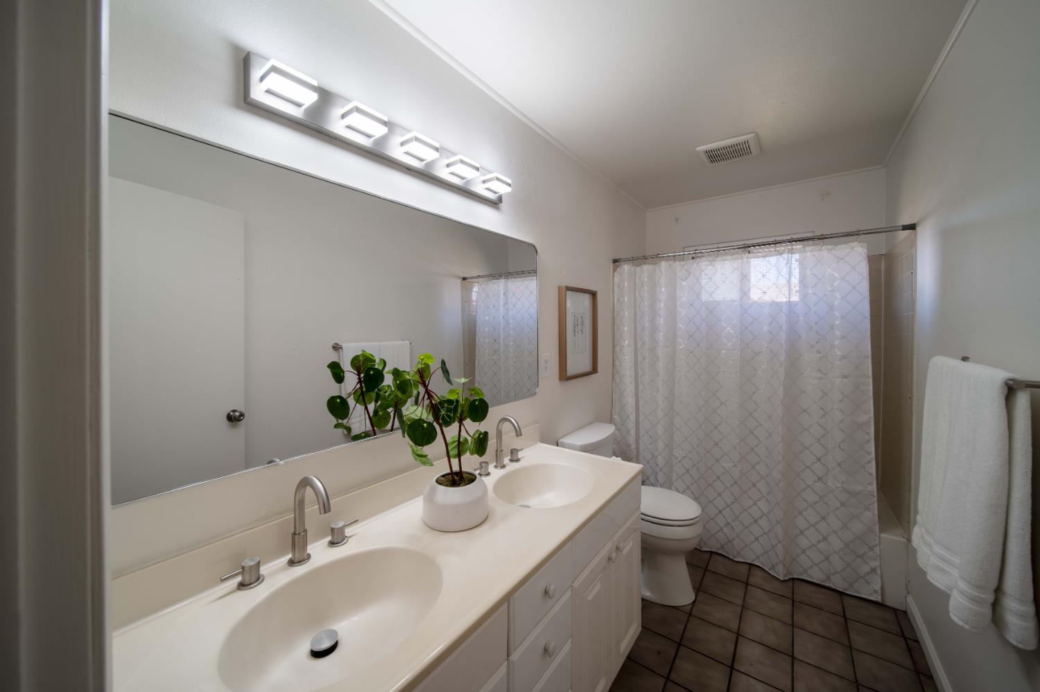 4421 N Woodrow Ave, Fresno, CA 93726