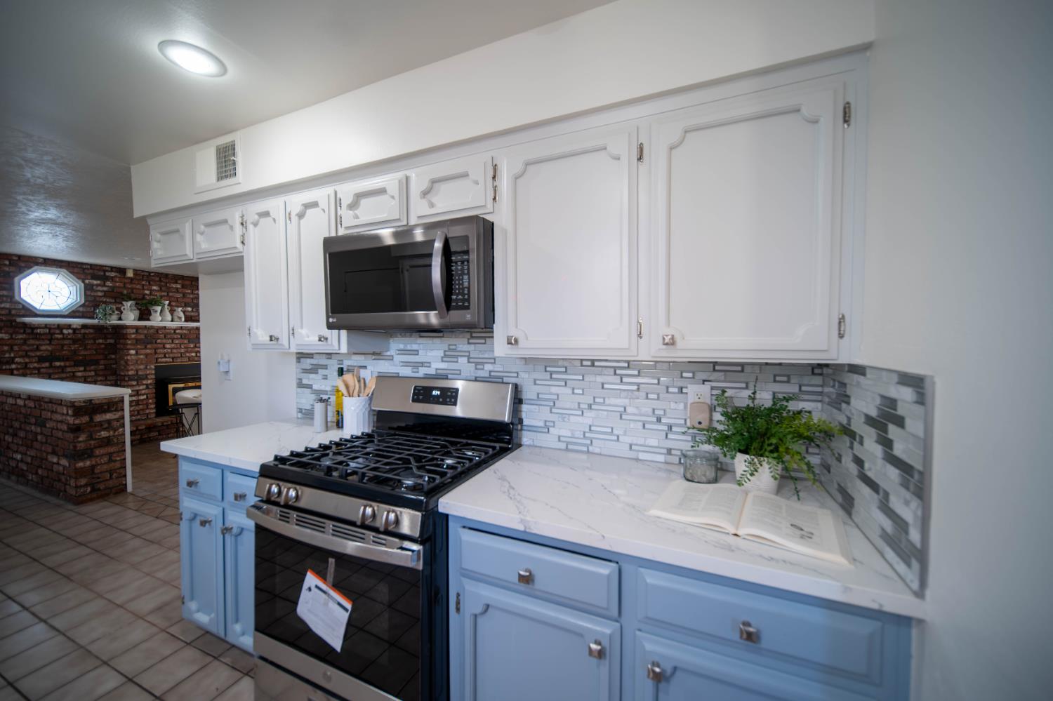 4421 N Woodrow Ave, Fresno, CA 93726