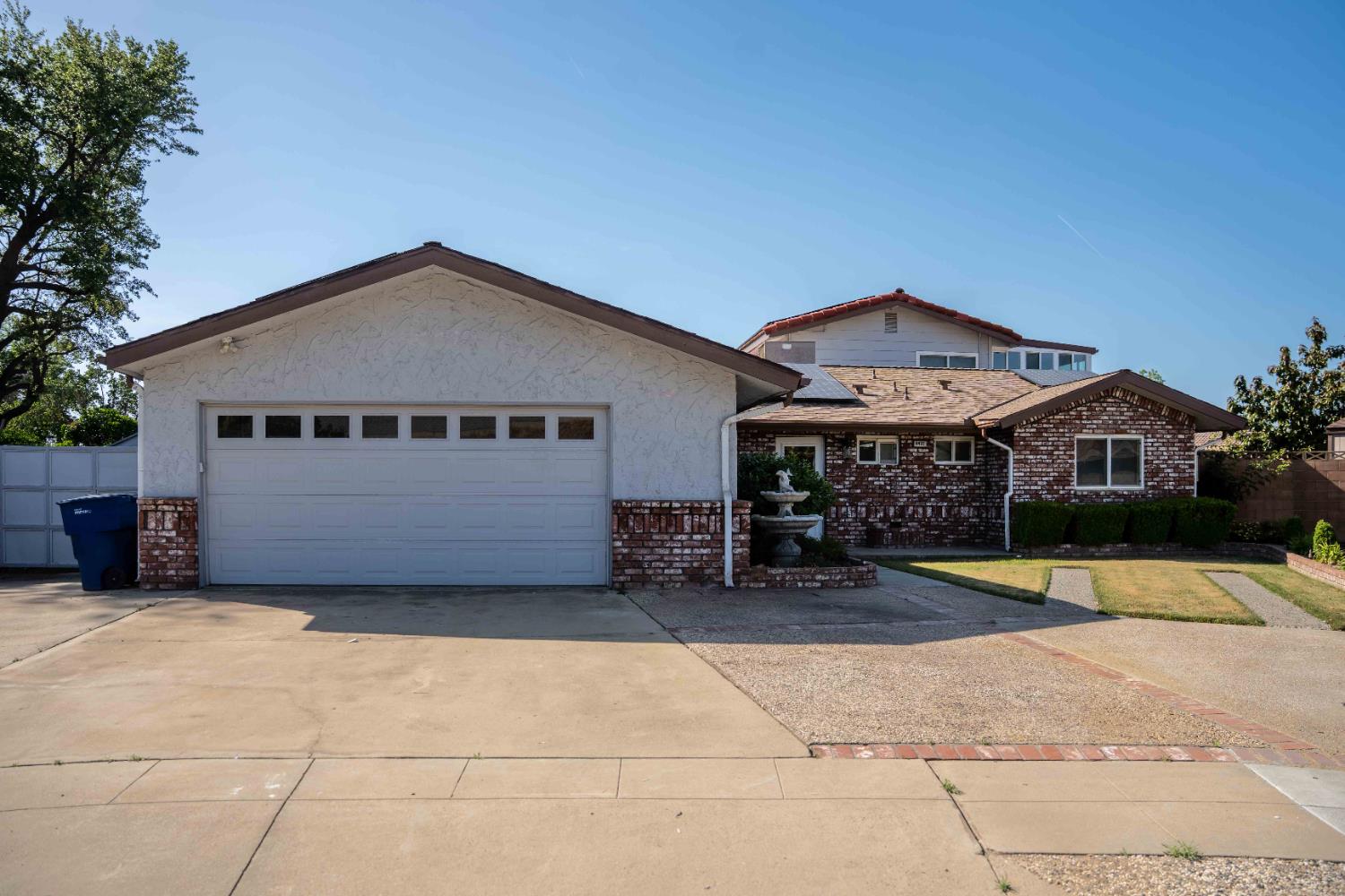 4421 N Woodrow Ave, Fresno, CA 93726