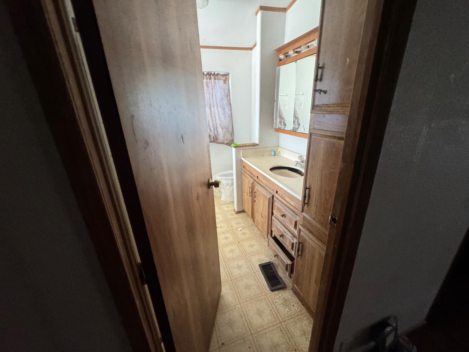 601 S Phillips St, Hanford, CA 93230