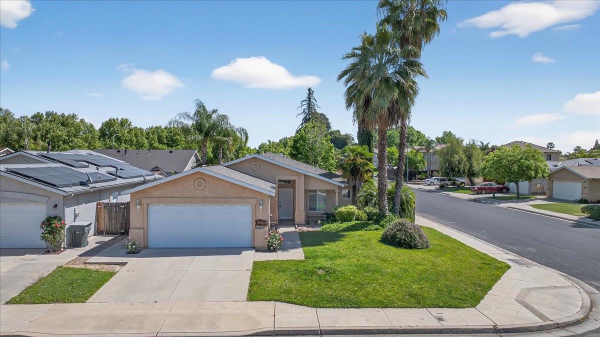 2335 Golden, Clovis, CA 93611