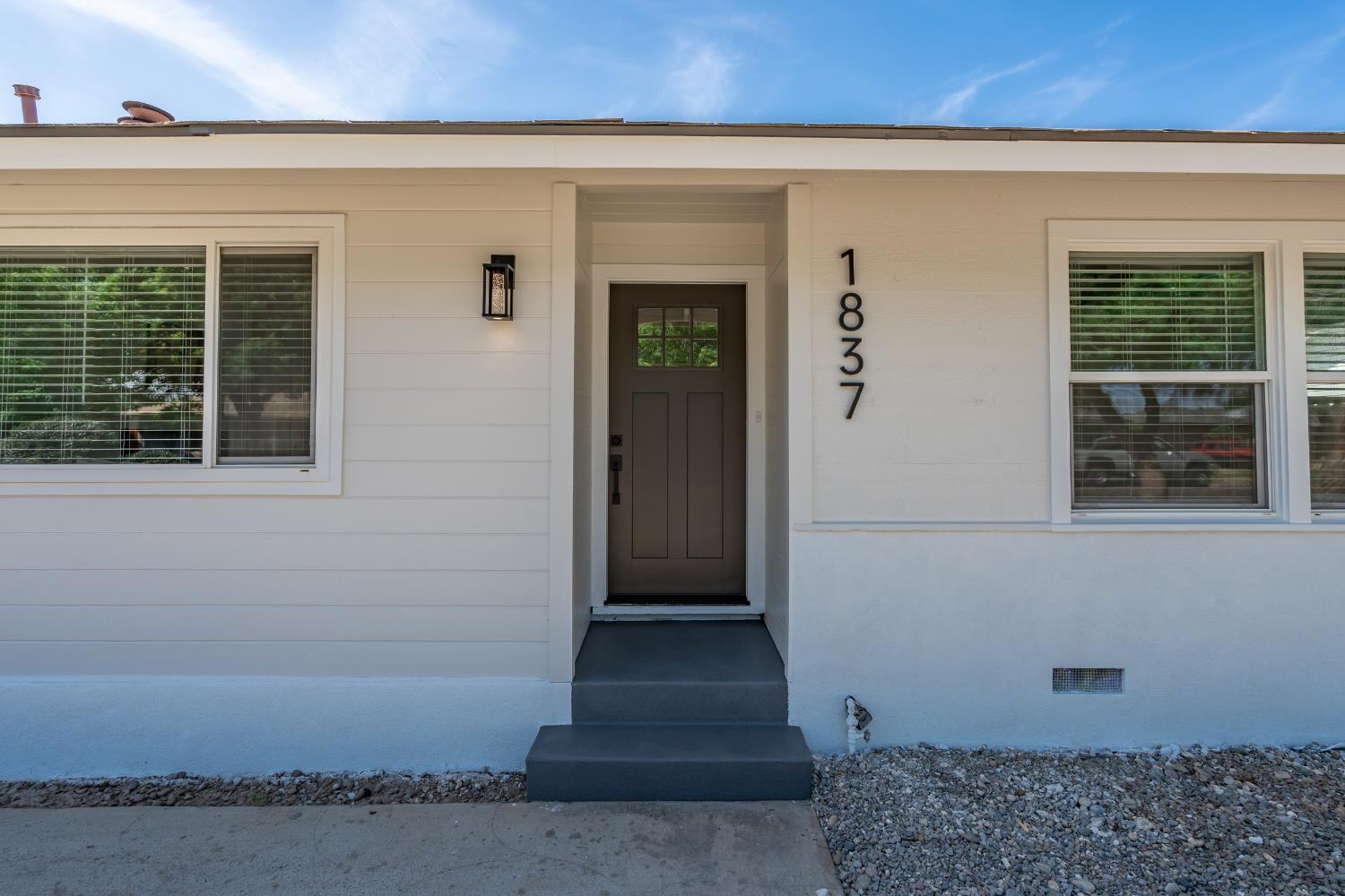 1837 W Bellaire Way, Fresno, CA 93705