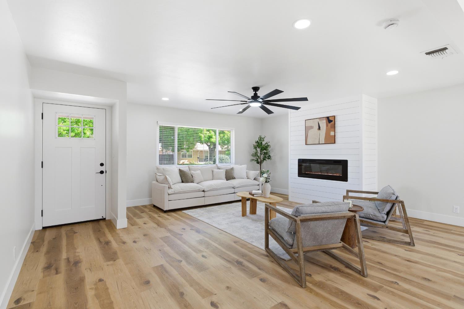 1837 W Bellaire Way, Fresno, CA 93705