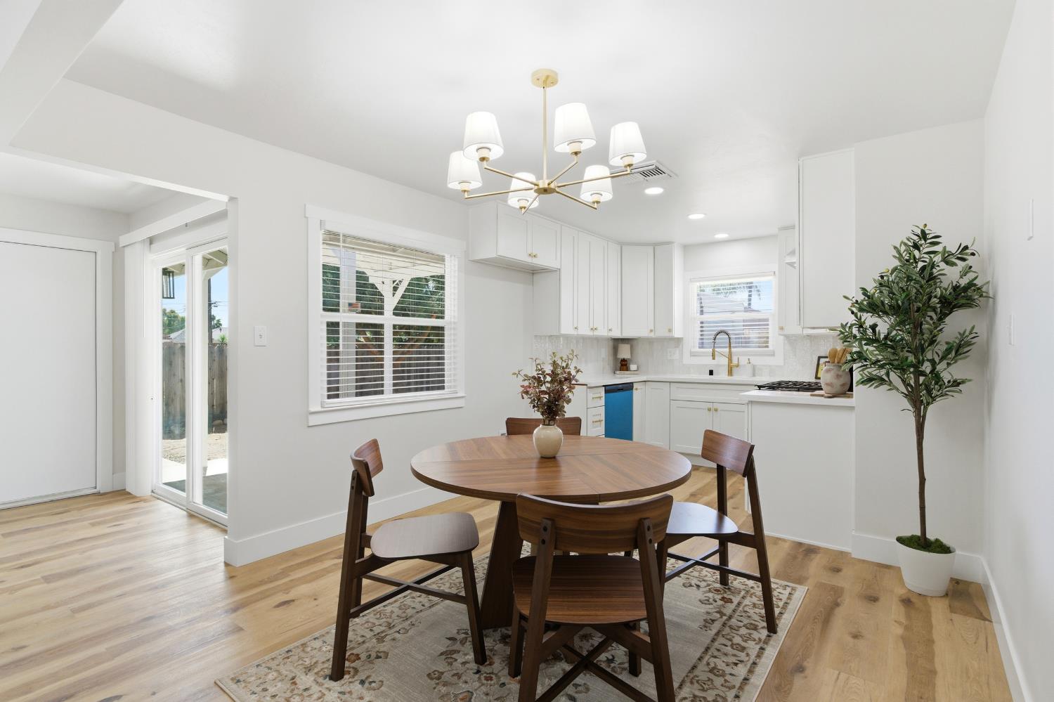 1837 W Bellaire Way, Fresno, CA 93705