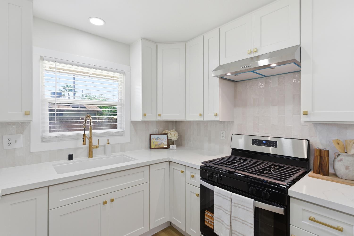 1837 W Bellaire Way, Fresno, CA 93705