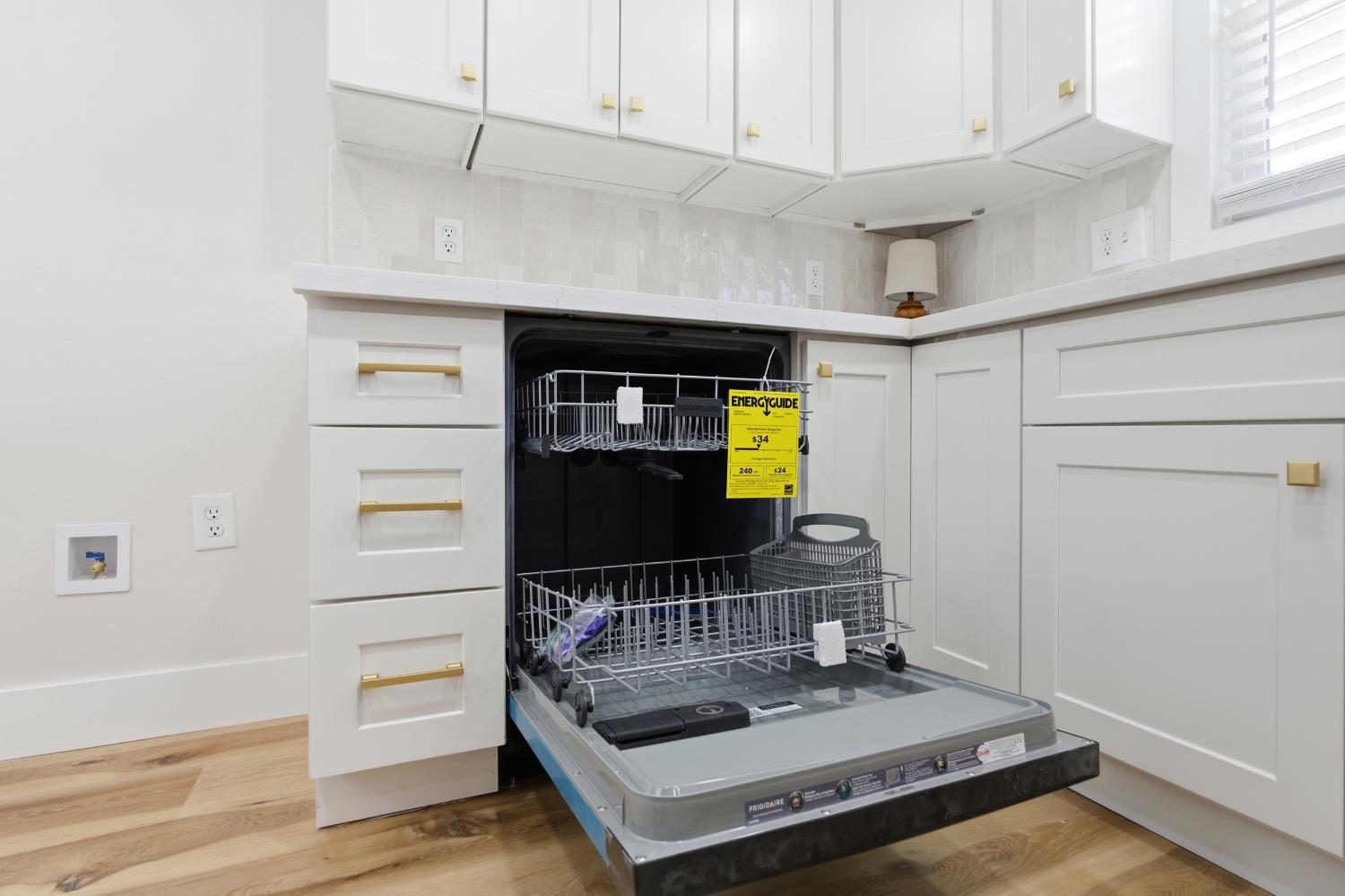 1837 W Bellaire Way, Fresno, CA 93705