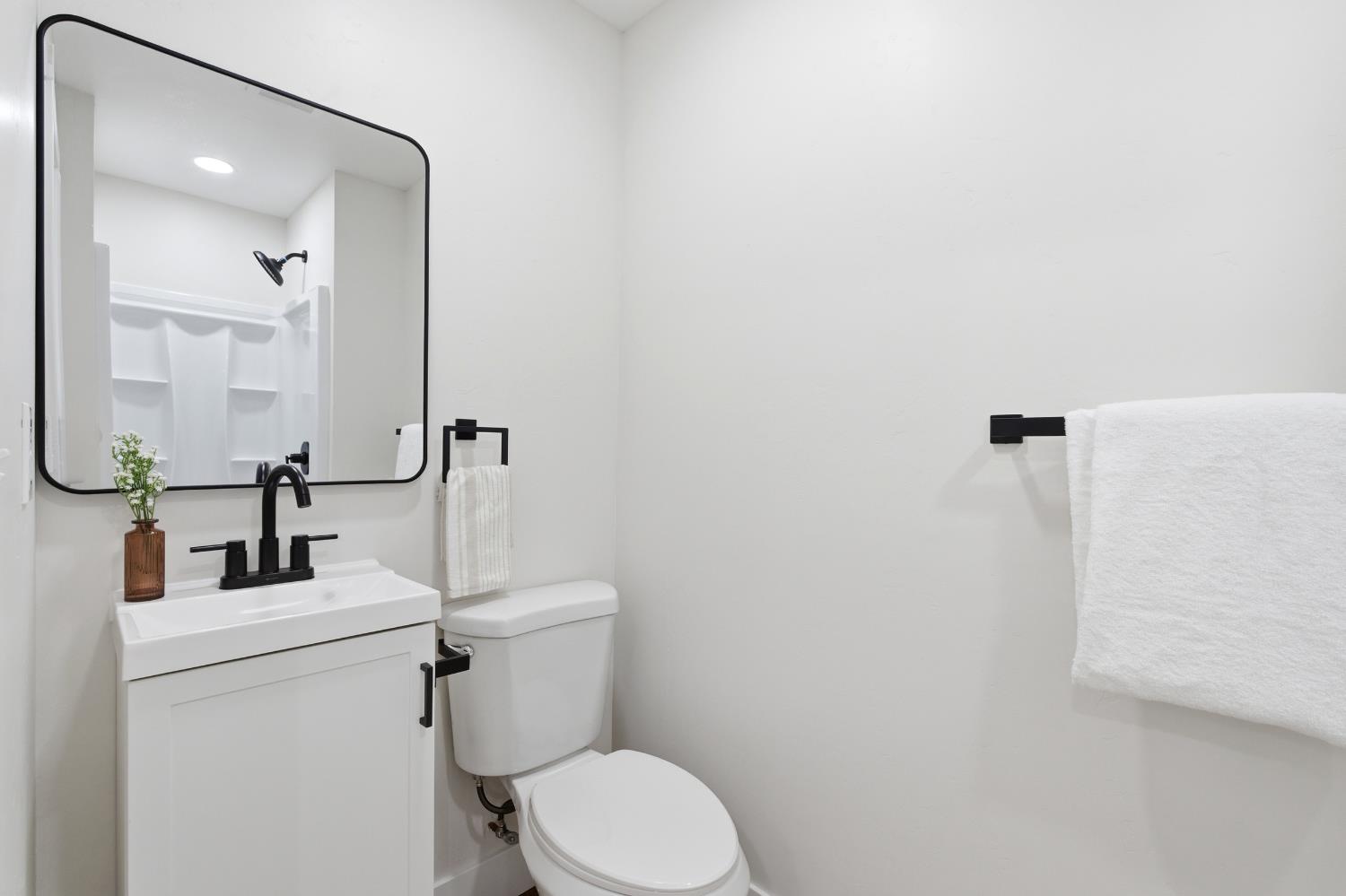 1837 W Bellaire Way, Fresno, CA 93705