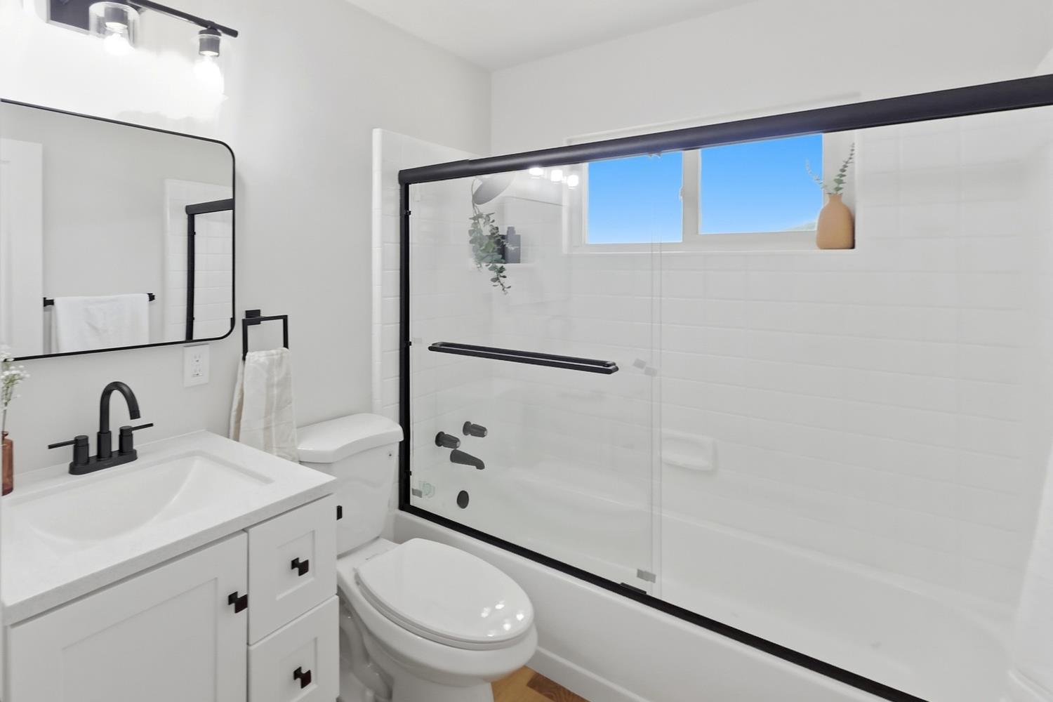 1837 W Bellaire Way, Fresno, CA 93705