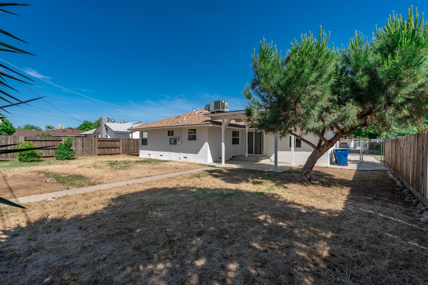 1837 W Bellaire Way, Fresno, CA 93705