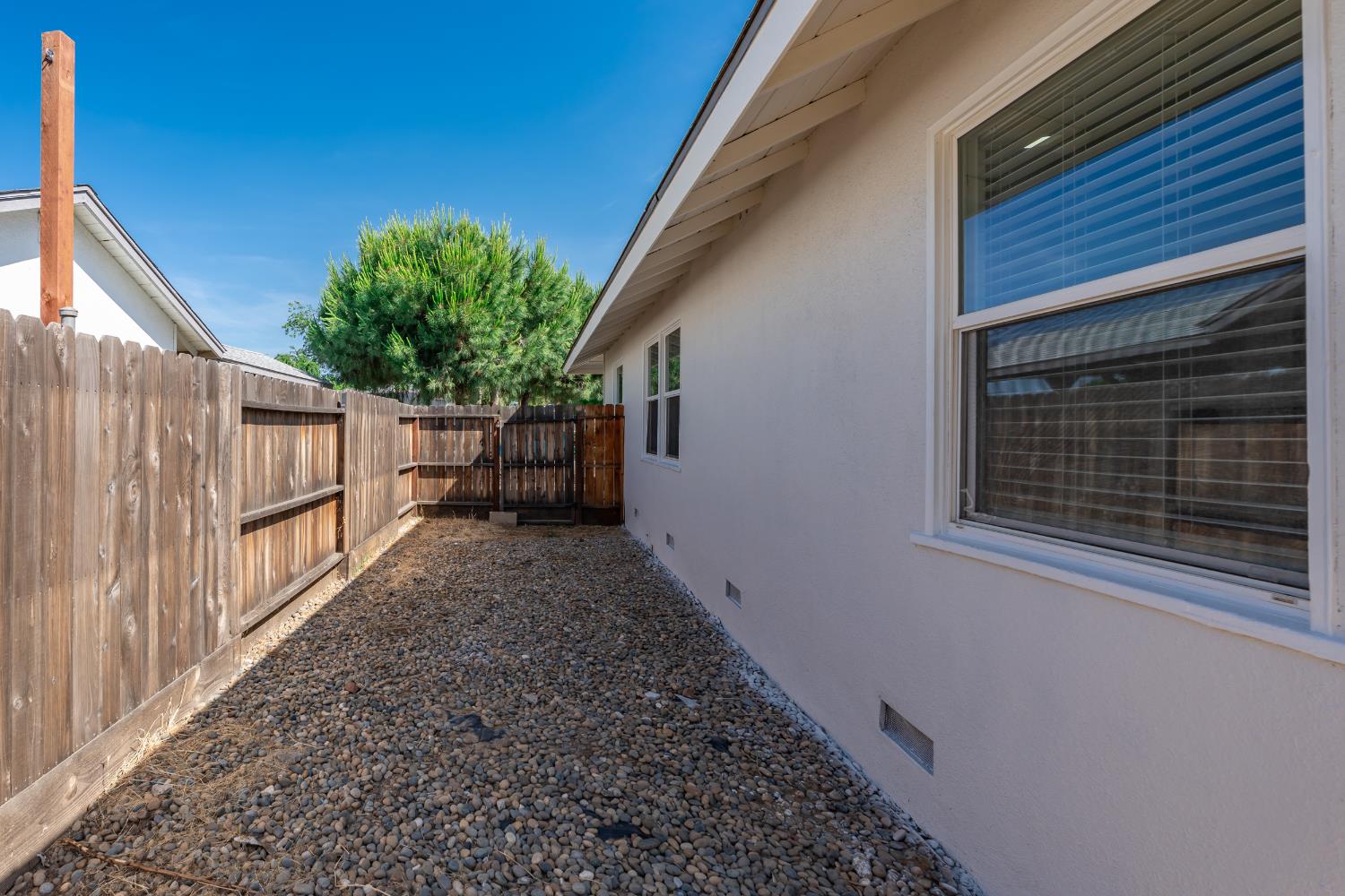 1837 W Bellaire Way, Fresno, CA 93705