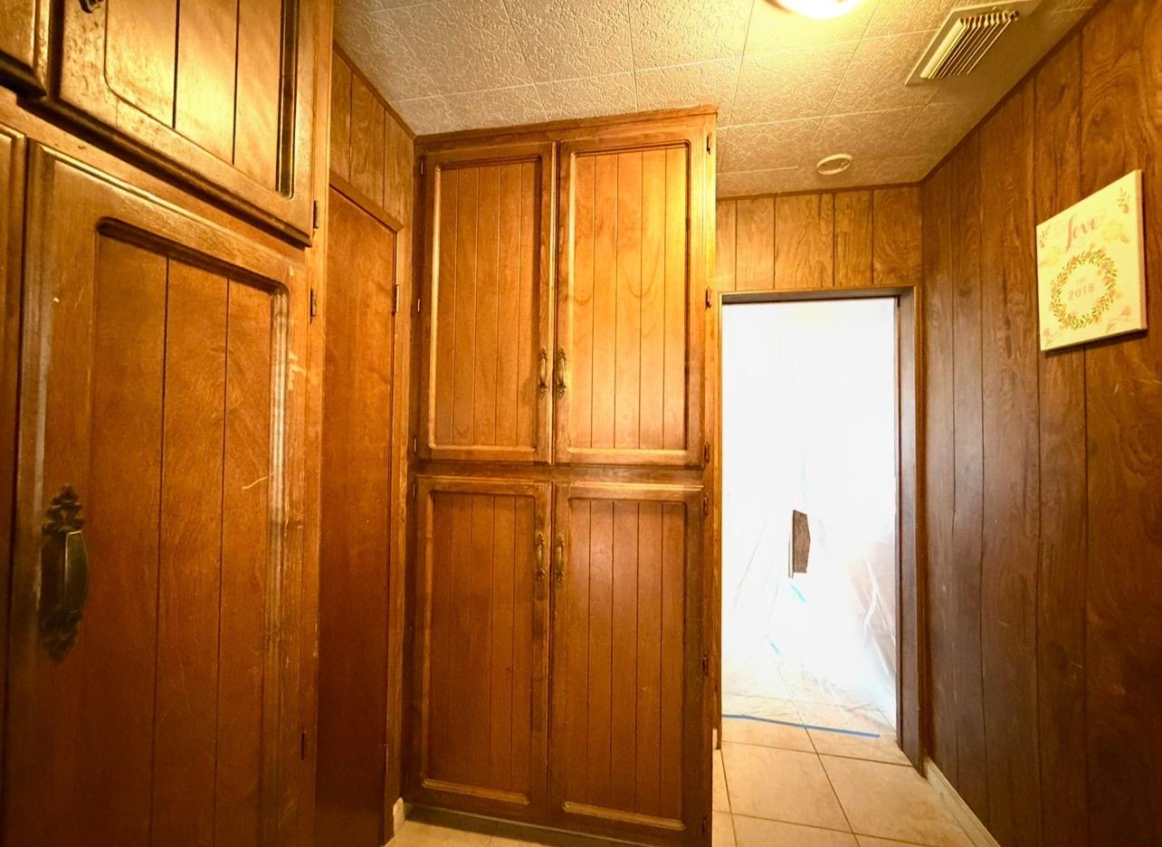 713 E Laguna Ave, Laton, CA 93242