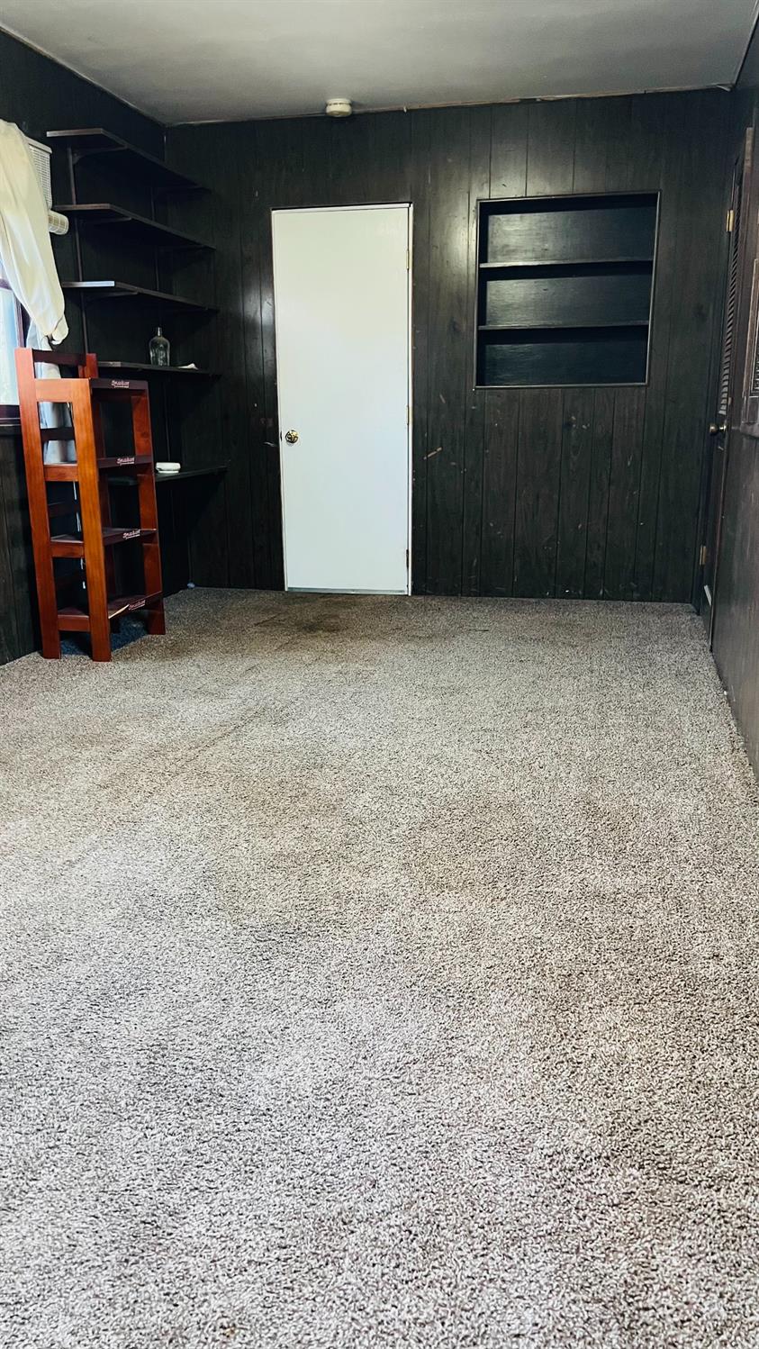 713 E Laguna Ave, Laton, CA 93242