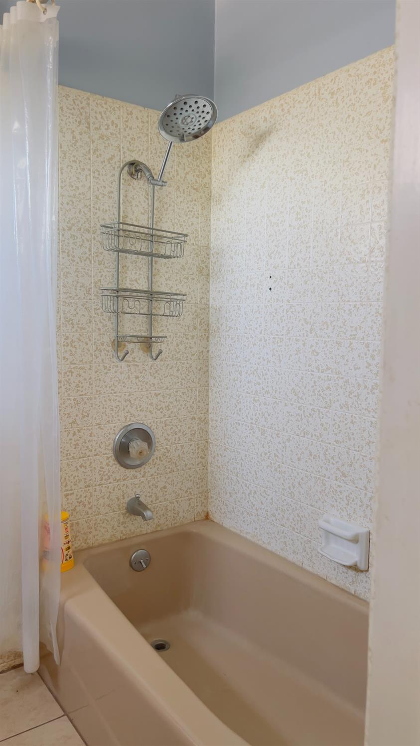 713 E Laguna Ave, Laton, CA 93242