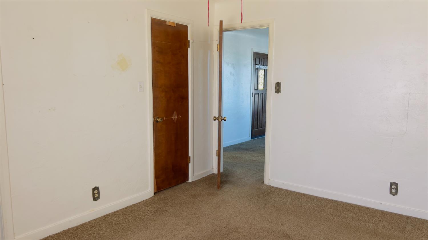 713 E Laguna Ave, Laton, CA 93242