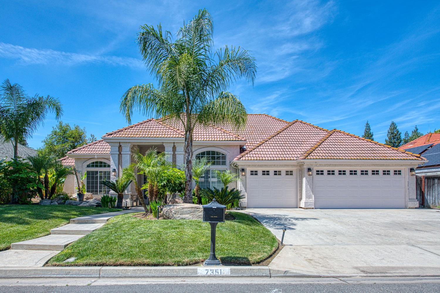 7351 N Antioch Ave, Fresno, CA 93722