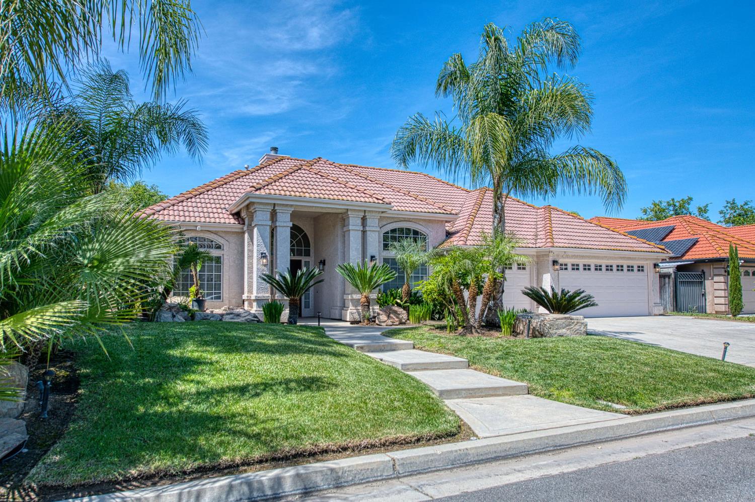 7351 N Antioch Ave, Fresno, CA 93722