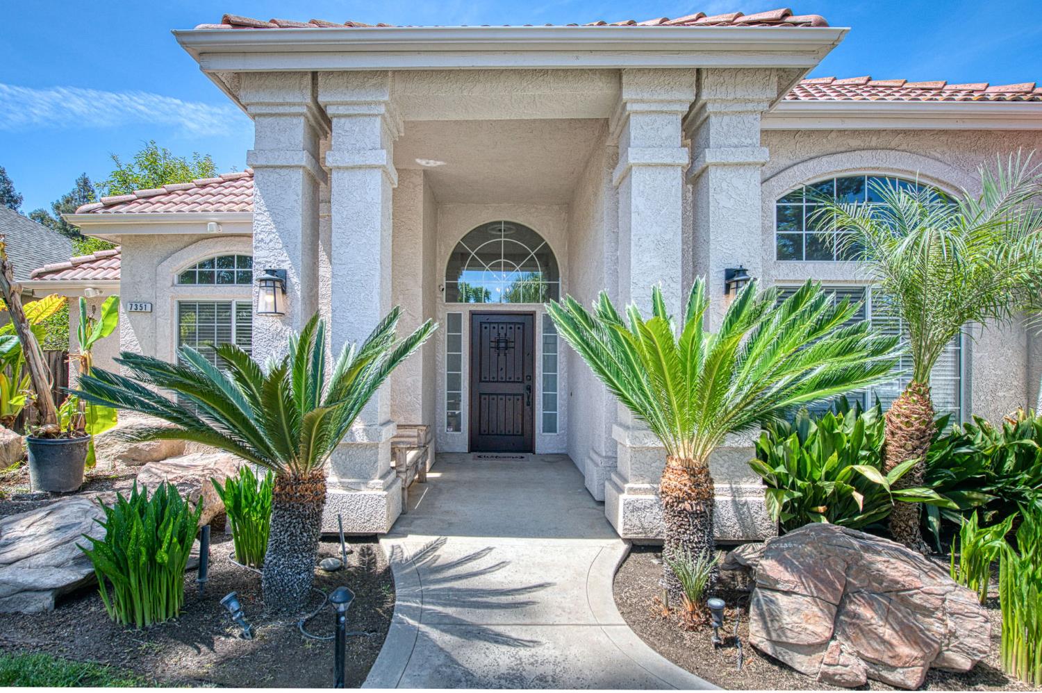 7351 N Antioch Ave, Fresno, CA 93722