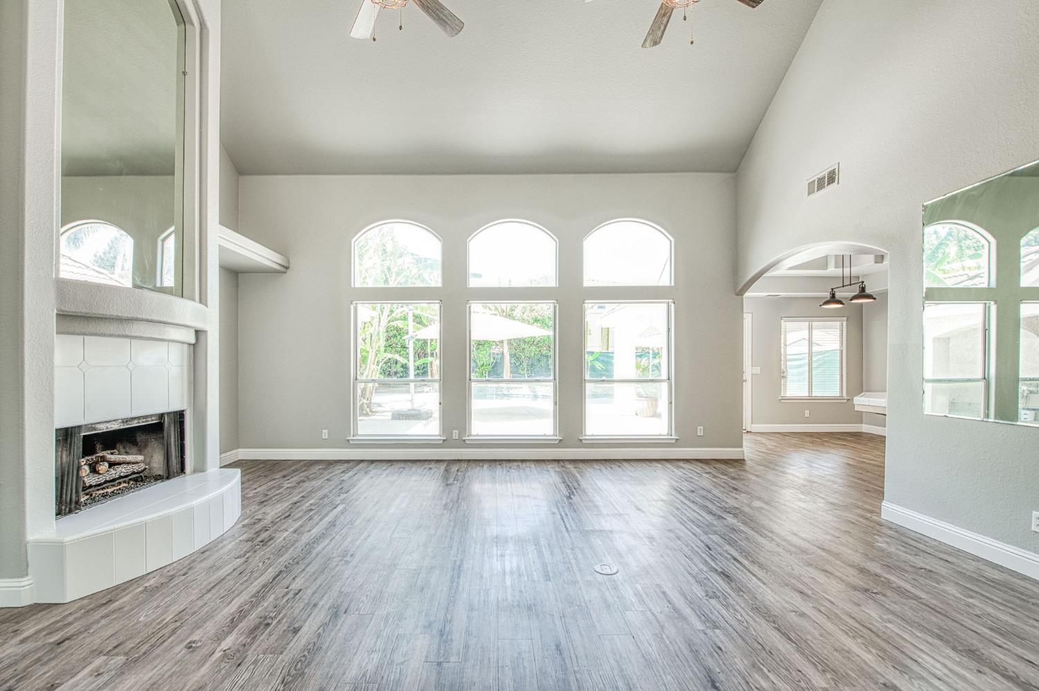 7351 N Antioch Ave, Fresno, CA 93722