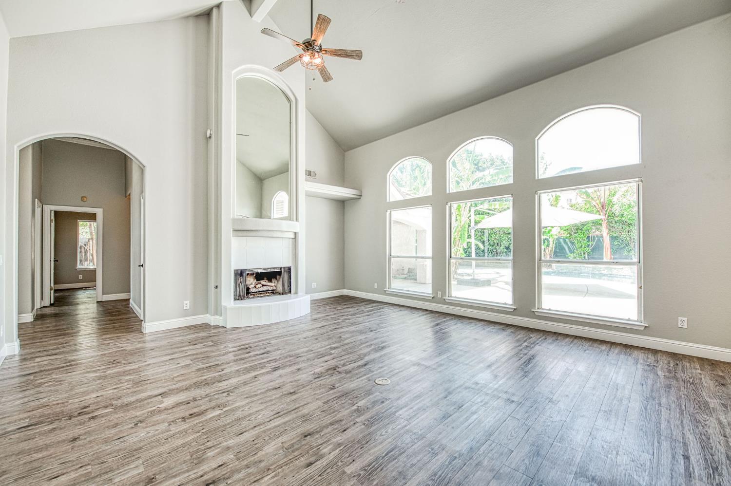 7351 N Antioch Ave, Fresno, CA 93722