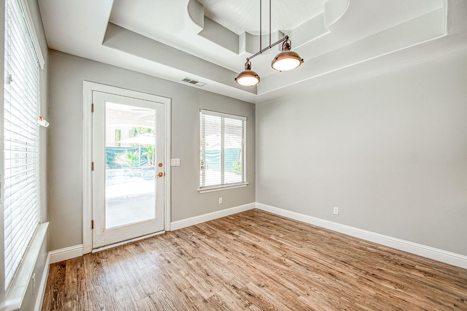 7351 N Antioch Ave, Fresno, CA 93722