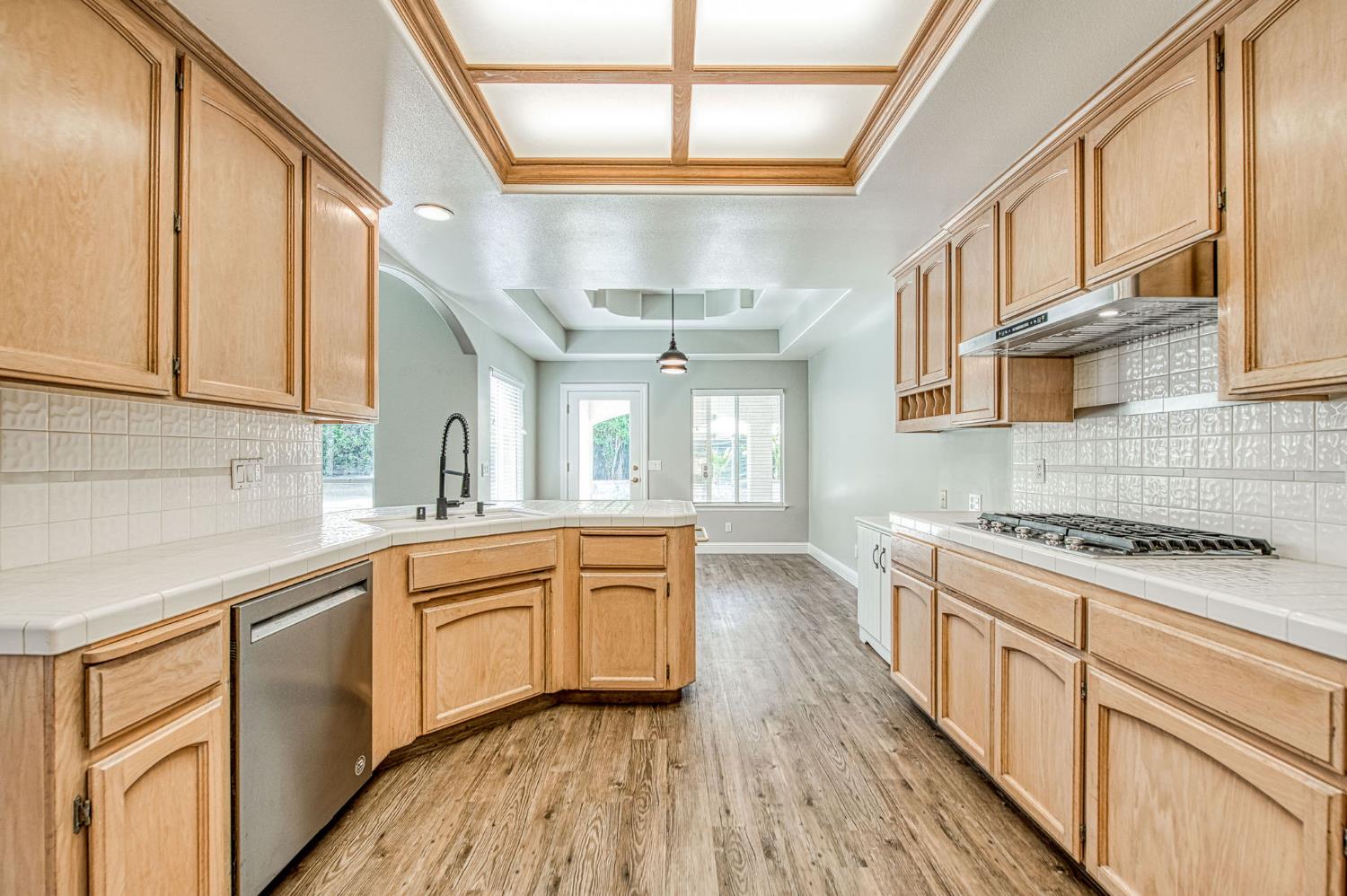 7351 N Antioch Ave, Fresno, CA 93722