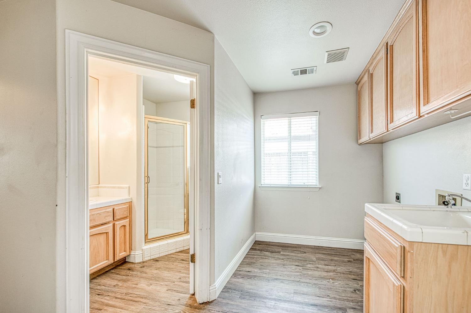 7351 N Antioch Ave, Fresno, CA 93722