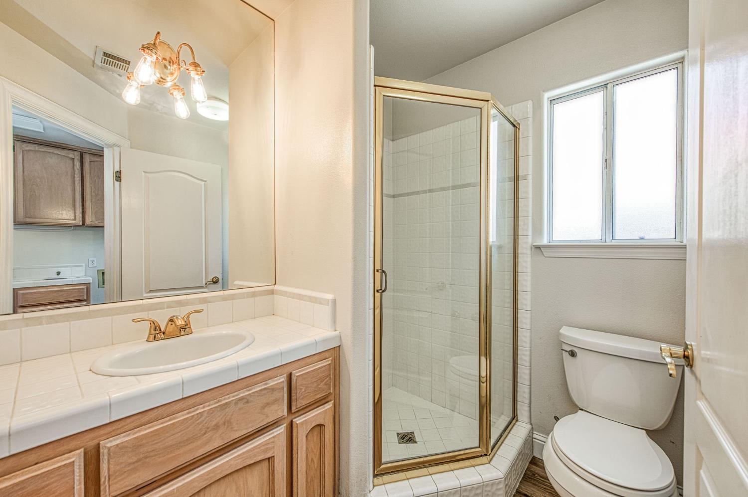 7351 N Antioch Ave, Fresno, CA 93722