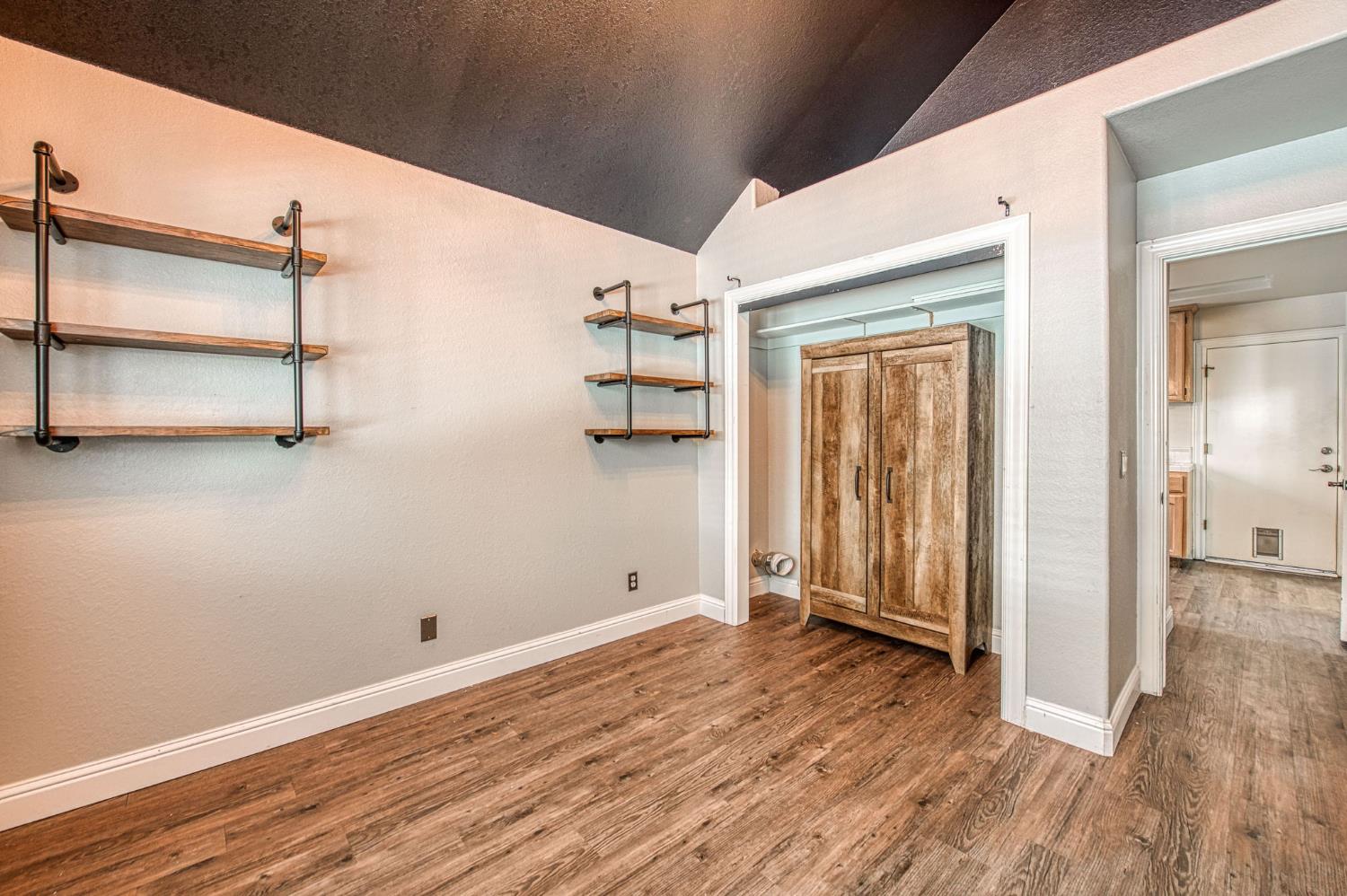 7351 N Antioch Ave, Fresno, CA 93722