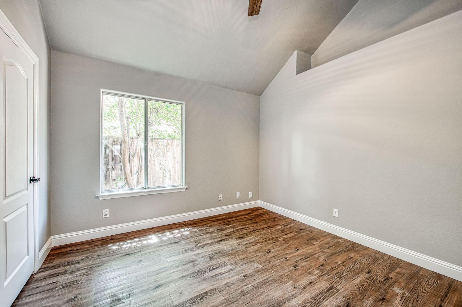 7351 N Antioch Ave, Fresno, CA 93722