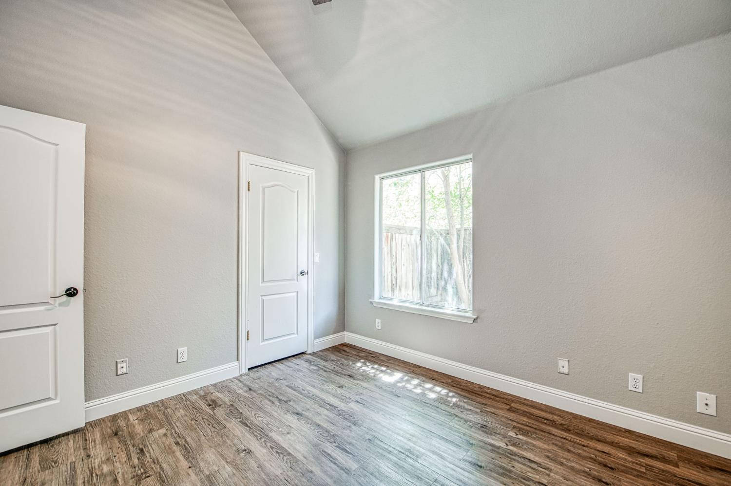 7351 N Antioch Ave, Fresno, CA 93722